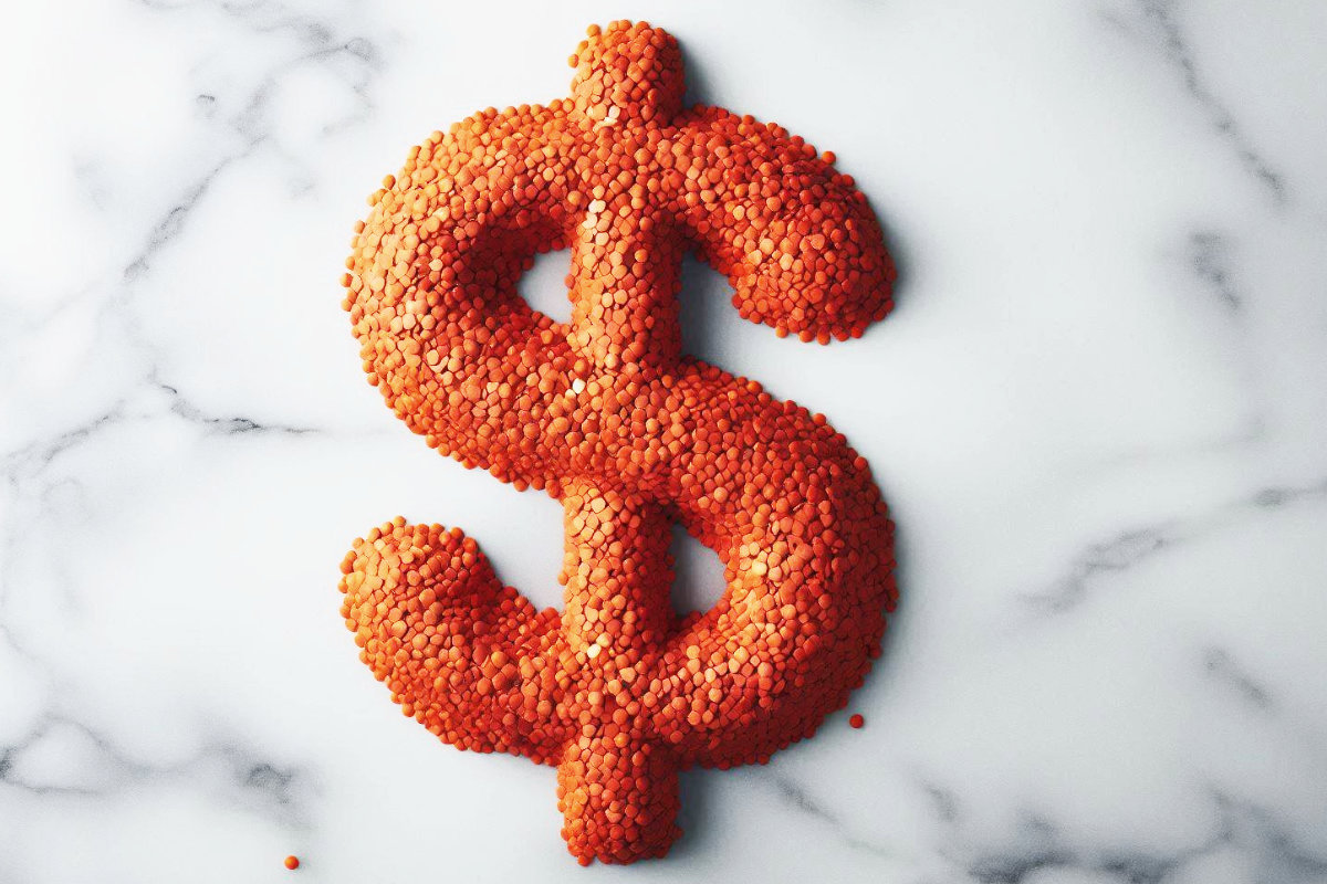 Red lentil prices represented by lentils in the shape of a dollar sign