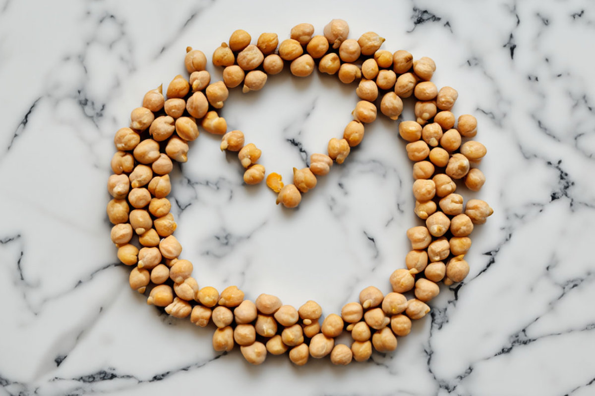Chickpea prices depicted by a pie chart made of chickpeas
